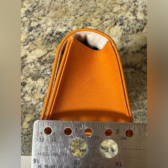 Tory Burch sunglasses Case - Picture 3 of 9